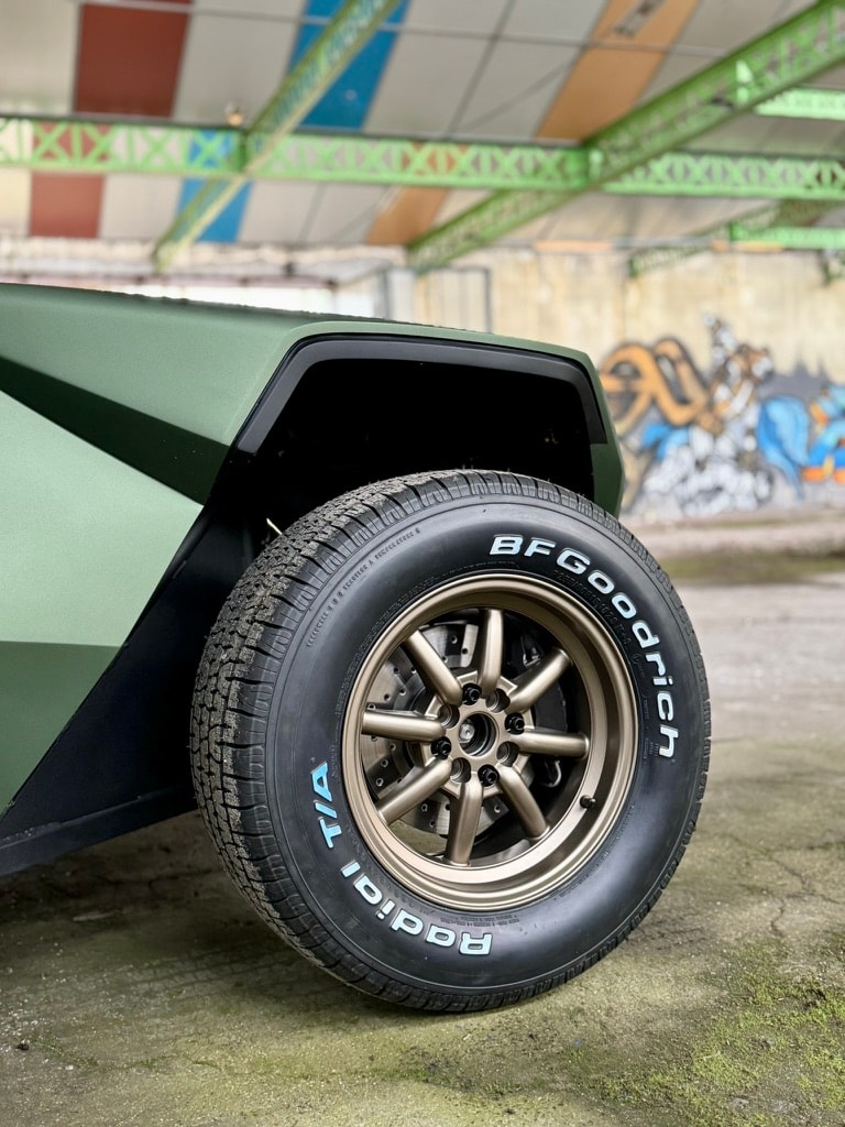 Détail roue arrière et carrosserie du prototype TAIPAN